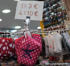 Prices for souvenirs in Paris, Cosmetic bag 